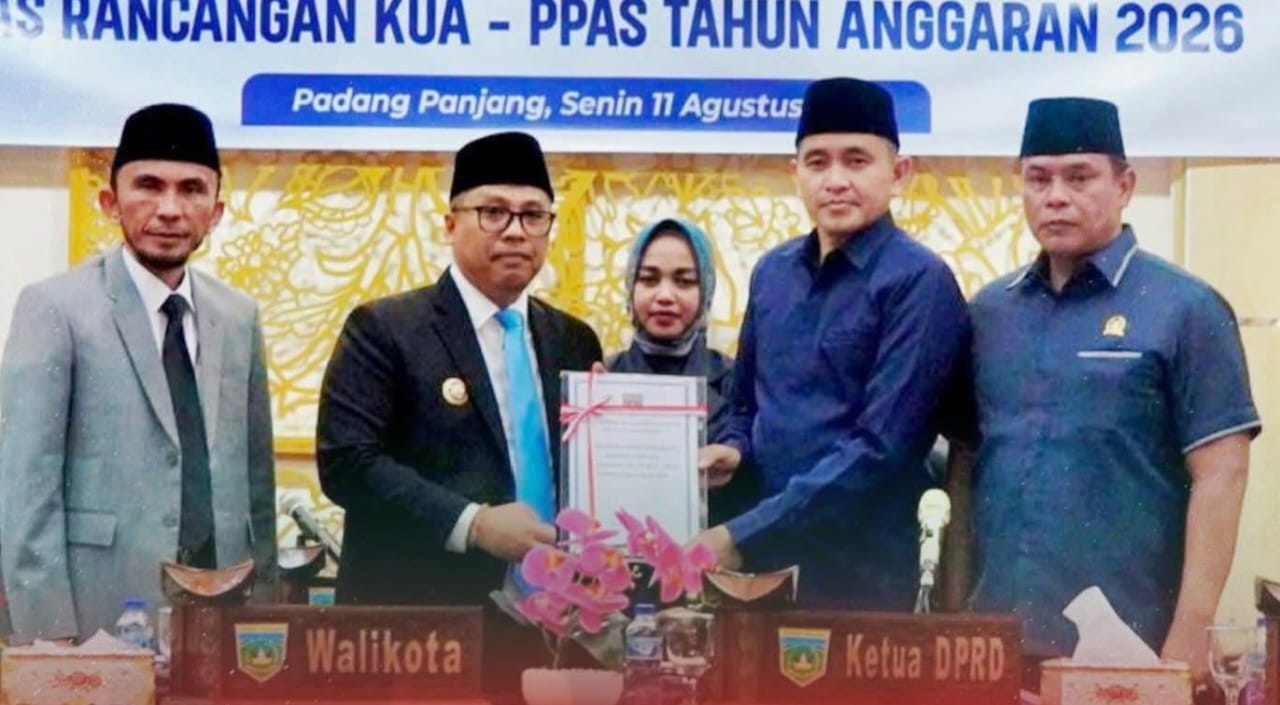 Wako Hendri didampingi Wawako Allex Saputra, serahkan dokumen nota pengantar KUA/PPAS Tahun 2026, diterima Ketua DPRD, Imbral, SE